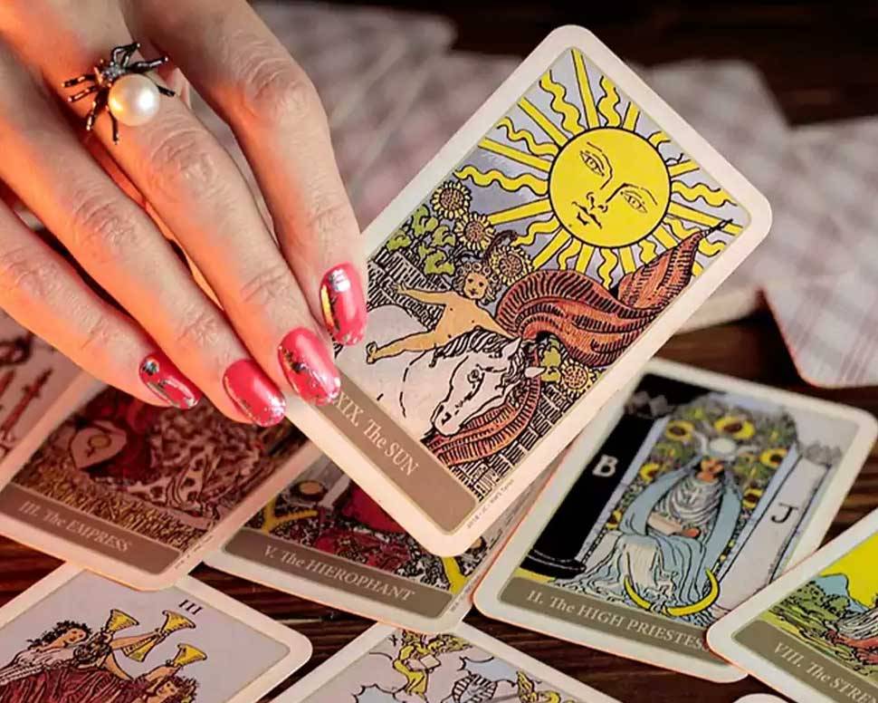 How Can Tarot Card Reading Services Guide You Toward Better Decisions?